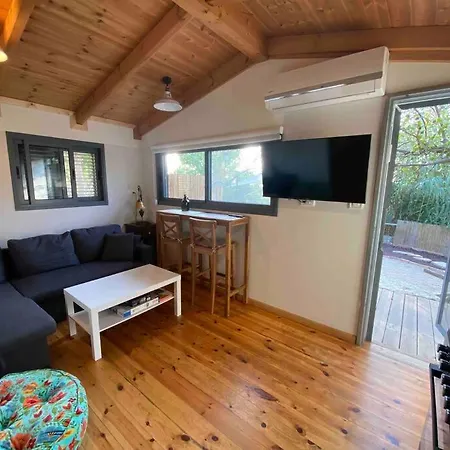 Bit Cabin Near The Airport Kfar Daniel Экстерьер фото